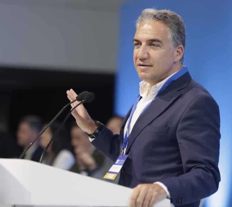 El PP hurga en la herida del PSOE andaluz: "Llenaban el velódromo de Dos Hermanas y hoy se han ido a una caseta"