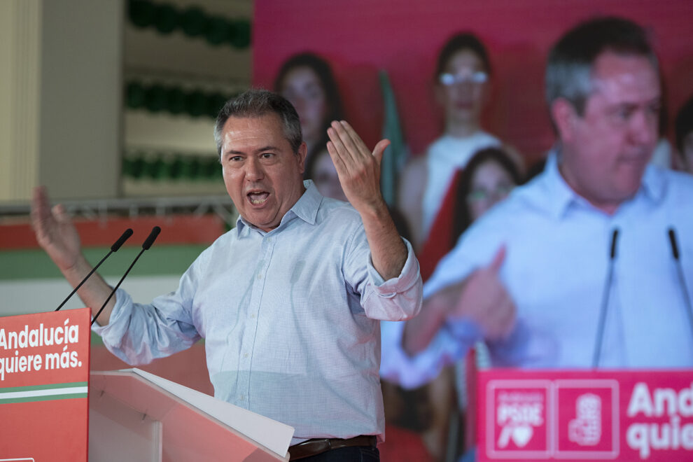 El candidato del PSOE-A a la Presidencia de la Junta, Juan Espadas, durante su intervención en el acto de la formación en Dos Hermanas.