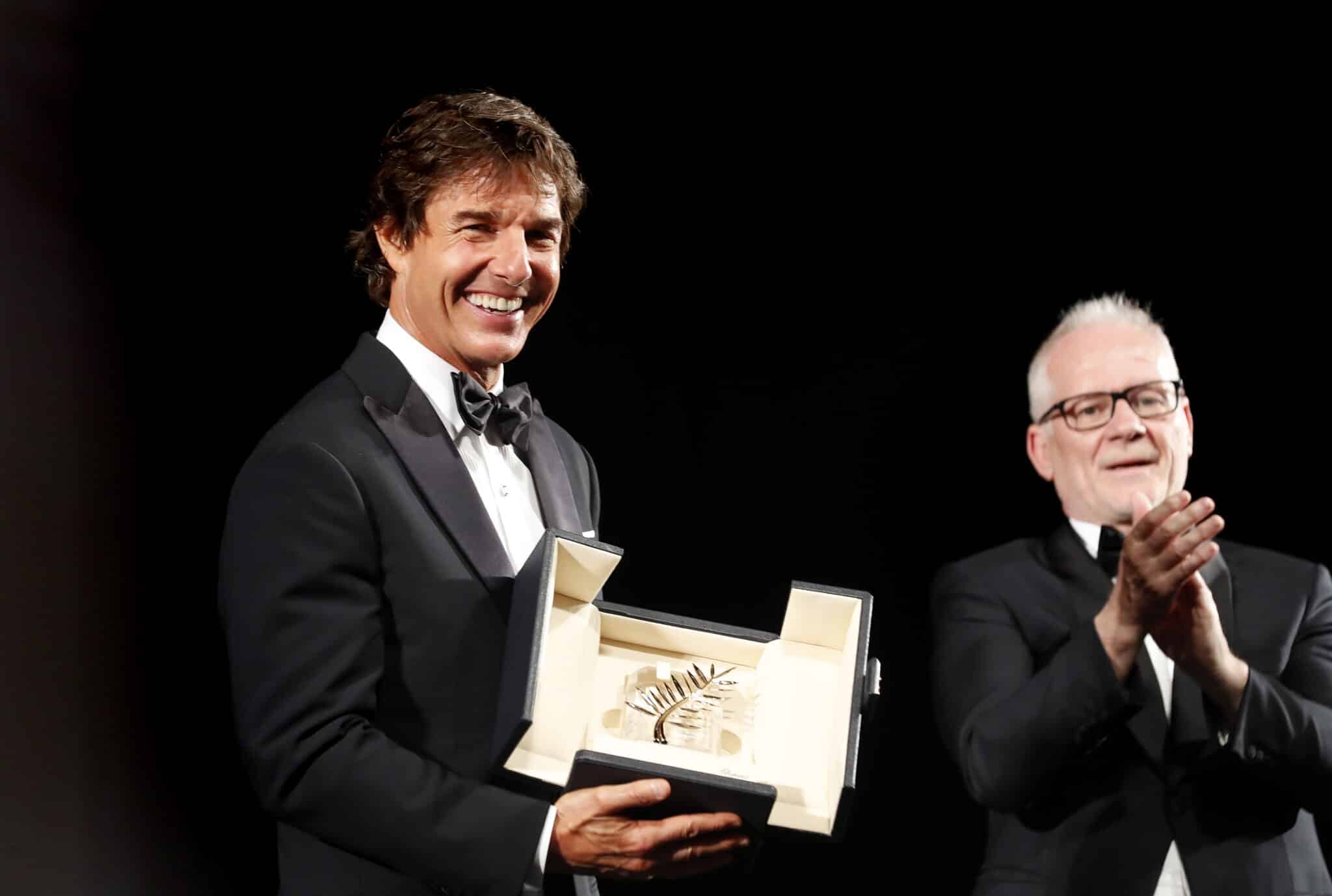El actor estadounidense Tom Cruise recogiendo su 'Palme d'Or d'honneur'