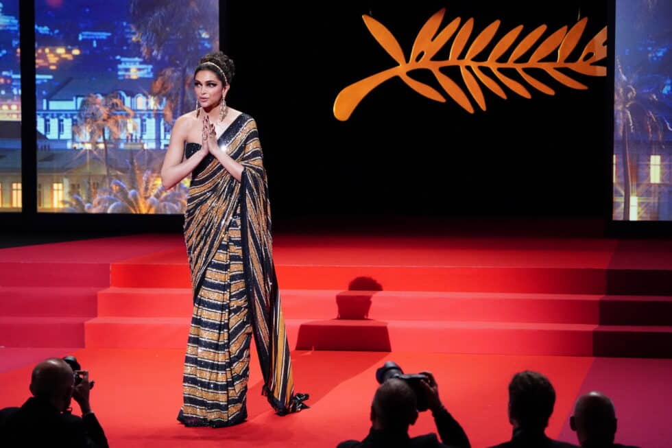 Miembro del jurado, la actriz india Deepika Padukone reacciona en el escenario durante la proyección de 'Final Cut (¡Coupez!)'