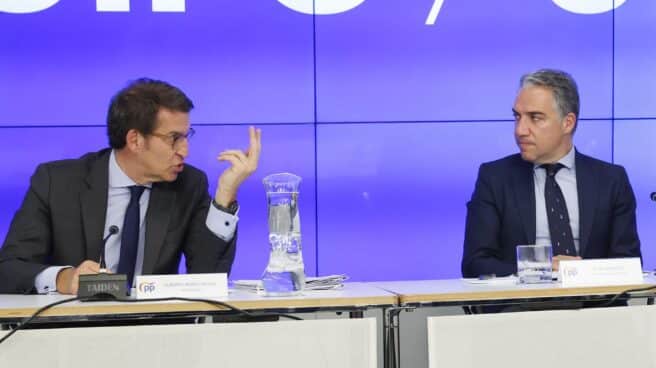 Alberto Núñez-Feijóo y Elías Bendodo, durante un comité ejecutivo nacional del PP en la sede de Génova. Alberto Núñez-Feijóo y Elías Bendodo, durante un comité ejecutivo nacional del PP en la sede de Génova.