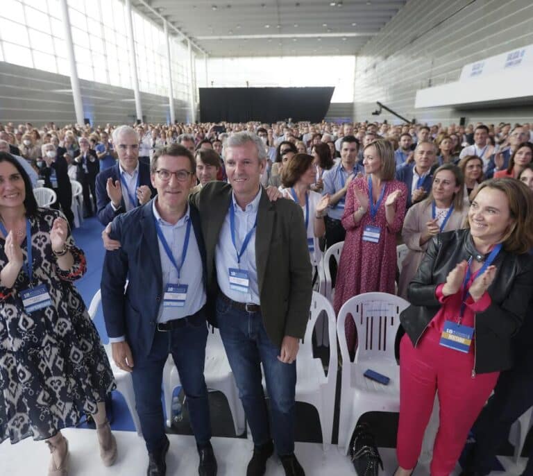 Feijóo insta a mantener las mayorías en Galicia y refrenda la autoridad de Rueda