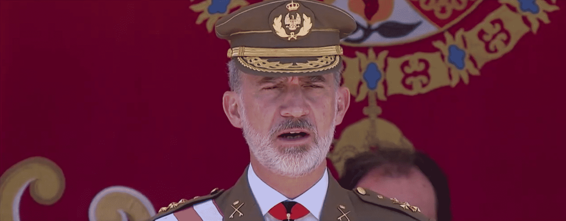 Felipe VI, en el desfile de las Fuerzas Armadas en Huesca.