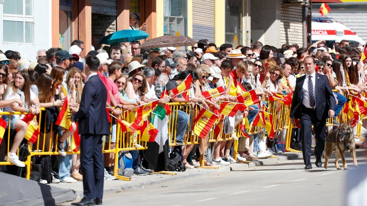 Los reyes Felipe y Letizia presiden el desfile de vuelta a la normalidad en el Día de las Fuerzas Armadas