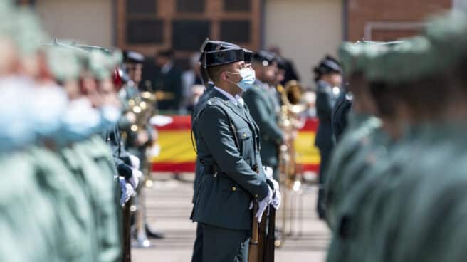Guardias Civiles durante el acto de jura de bandera de la 168ª promoción de guardias en el Colegio de Guardias de Valdemoro, Madrid (España).