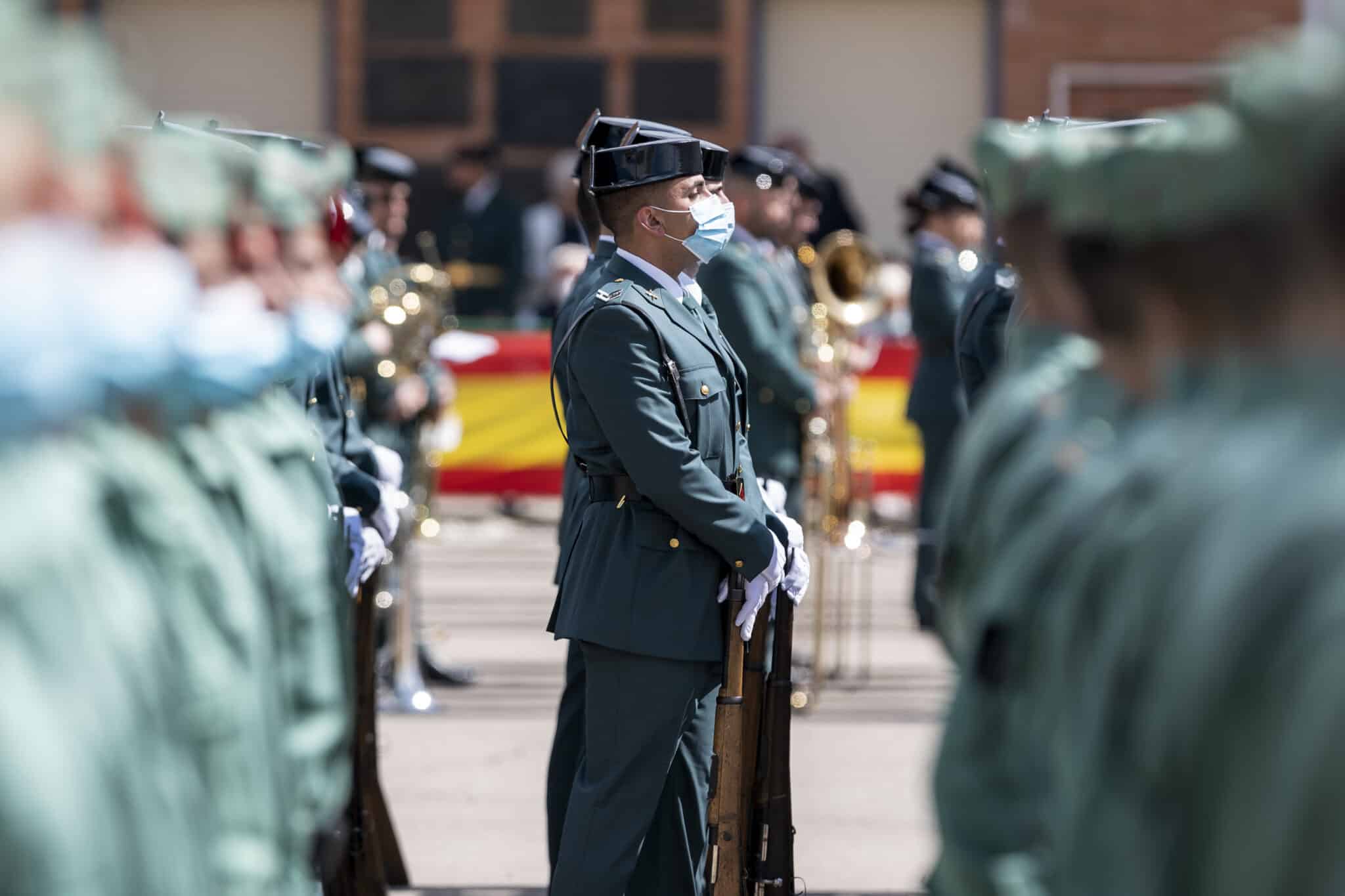 Guardias Civiles durante el acto de jura de bandera de la 168ª promoción de guardias en el Colegio de Guardias de Valdemoro, Madrid (España).