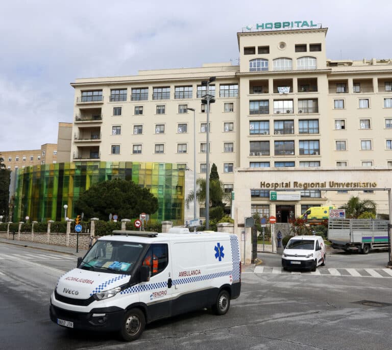 Muere un joven de 18 años en Málaga tras desplomarse en plena calle