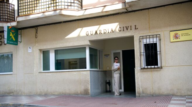 Olona denuncia a la alcaldesa socialista en la Comandancia de la Guardia Civil de Salobreña Macarena Olona, candidata de Vox a la Junta de Andalucía, presenta su denuncia en Guardia Civil este lunes