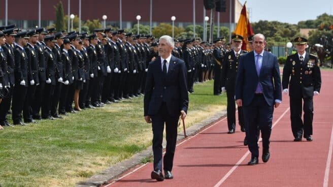 Interior-convoca-2.456-plazas-ingresar-Policía-10-por-ciento-más El ministro Grande-Marlaska, el pasado viernes en el acto de jura o promesa de la última promoción de al Policía.