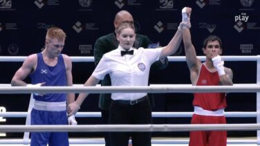 "¡Viva España!": el himno de Pemán suena en la entrega de la medalla al boxeador Martín Molina