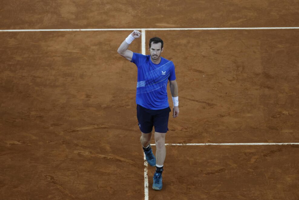 Andy Murray en la pista de tenis tras ganar una ronda en Madrid