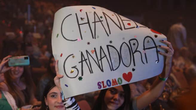 Pancarta en apoyo a Chanel