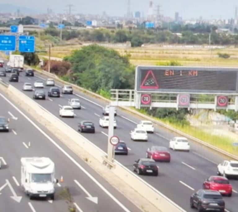 Mueren dos jóvenes al caer su coche por un desnivel en Tarragona