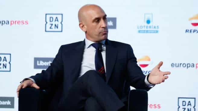 El presidente de la Federación Española de Fútbol (RFEF), Luis Rubiales, en un desayuno informativo.