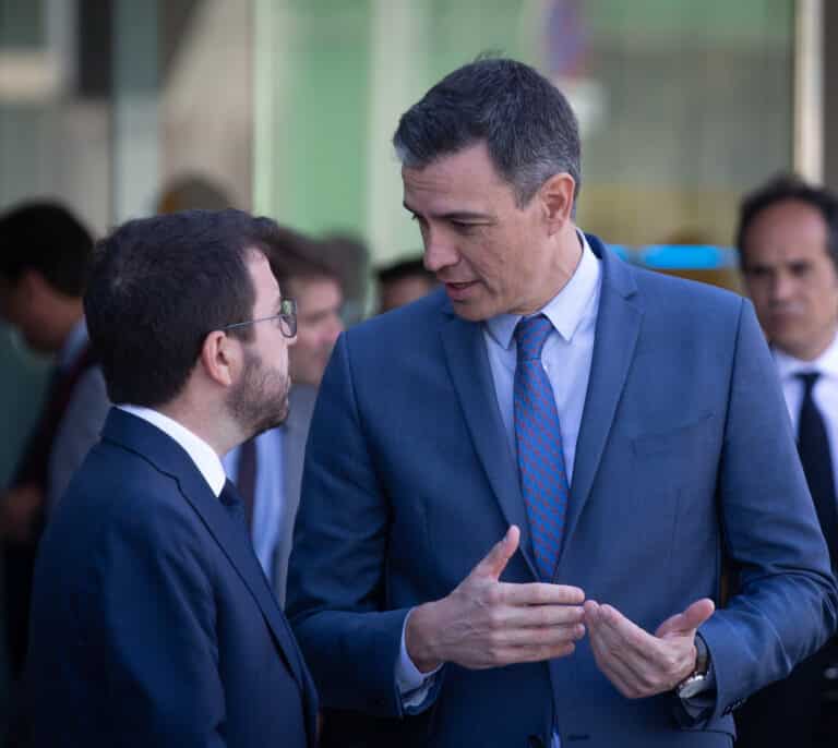 Sánchez contenta a la Generalitat con inversiones que doblan a las de Madrid