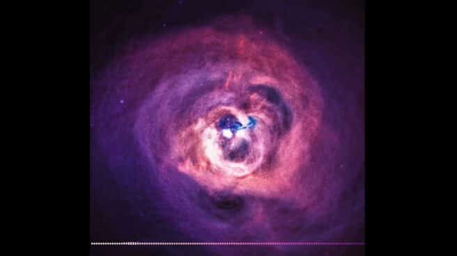 Agujero negro en el centro de la galaxia de Perseo. Agujero negro en el centro de la galaxia de Perseo.