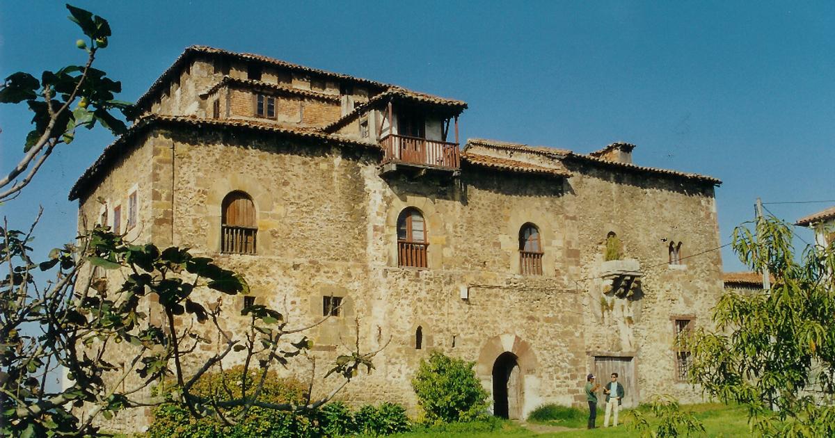 Venden por 249.000 euros la casa de Calderón de la Barca en Cantabria