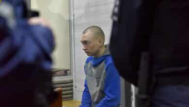 El primer ruso juzgado en Ucrania por crímenes de guerra se declara "completamente culpable"