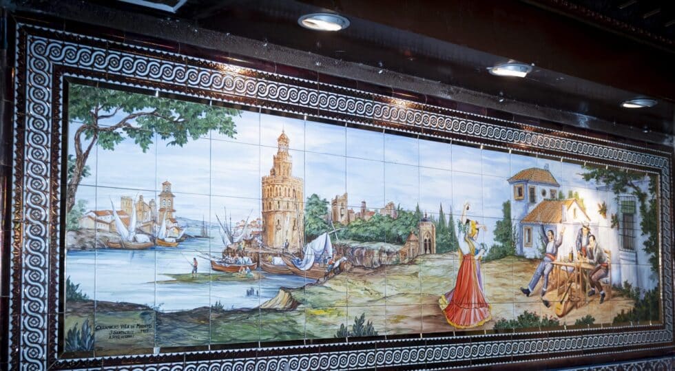 Mural con la Torre del Oro de Sevilla en el Tablao Villa-Rosa