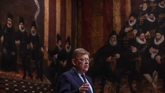 El president de la Generalitat, Ximo Puig, comparece ante los medios en en el Saló de Corts, en el Palau de la Generalitat.