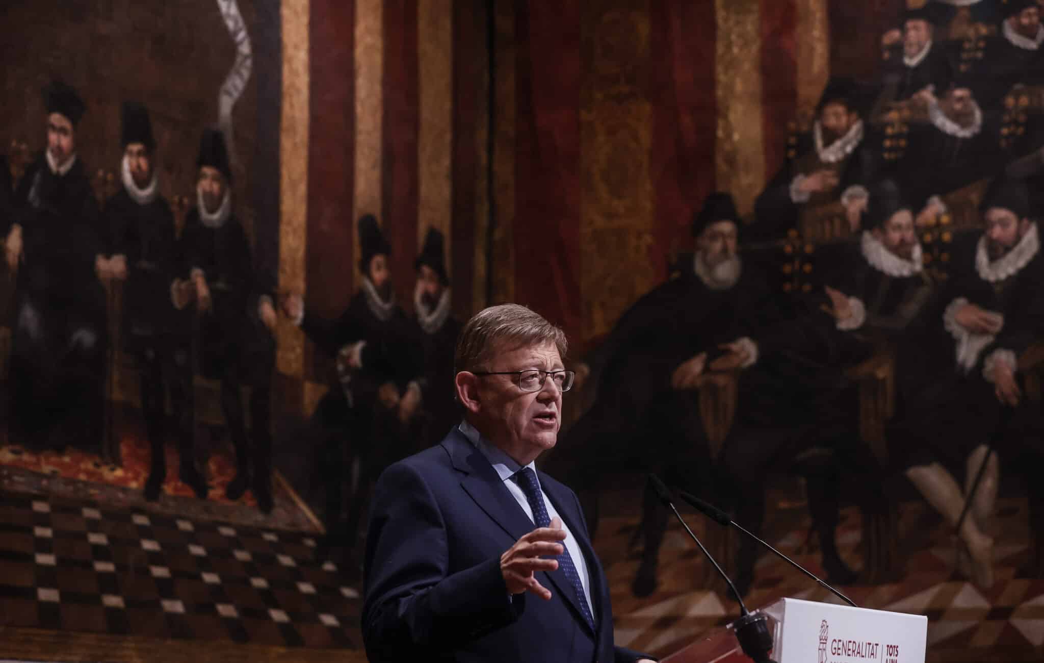 El president de la Generalitat, Ximo Puig, comparece ante los medios en en el Saló de Corts, en el Palau de la Generalitat.