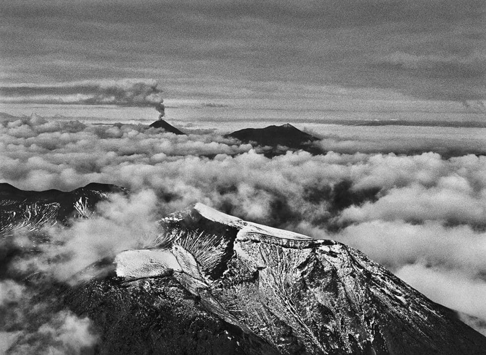 Sebastião Salgado, Volcán Karimsky (Kamchatka, Rusia), 2006