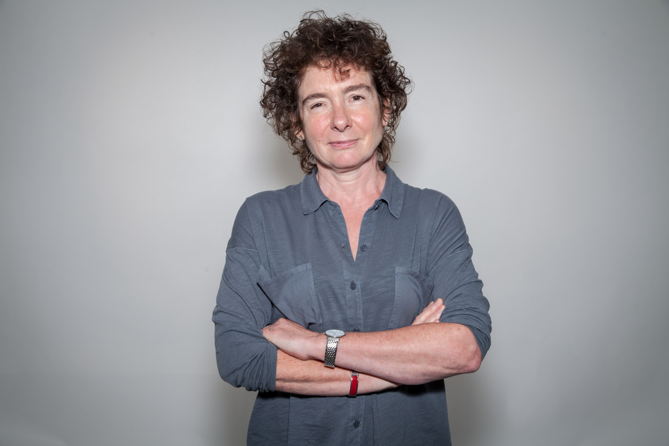 Jeanette Winterson: "Acabaremos casándonos con robots, como quien se casa con su muñeca sexual"