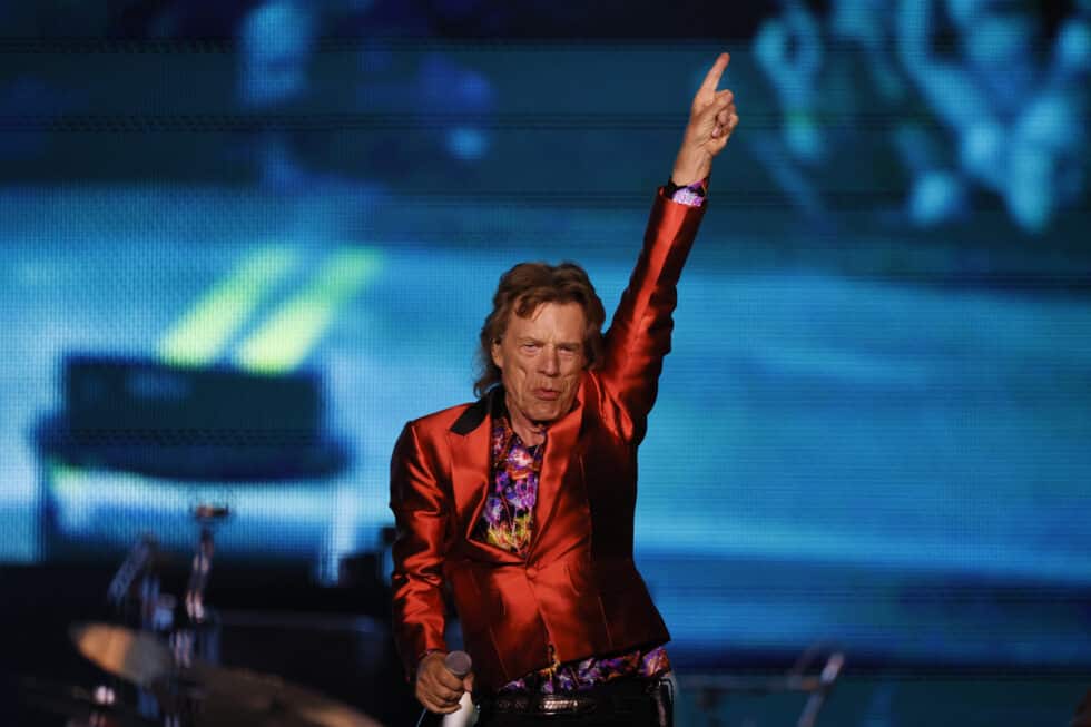 El cantante de The Rolling Stones, Mick Jagger (i), durante el concierto ofrecido este miércoles en el estadio Wanda Metropolitano, en Madrid