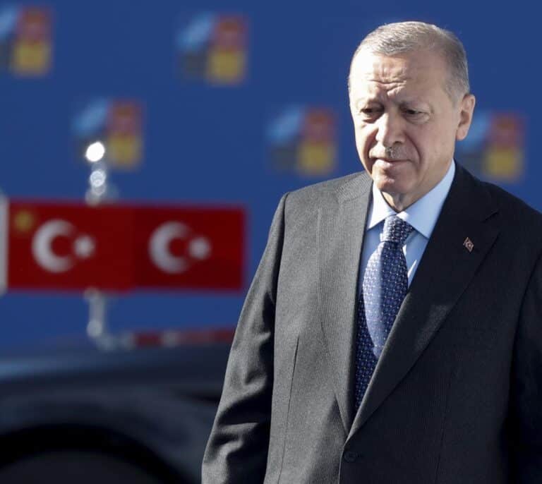 Turquía pone precio al ingreso de  Suecia y Finlandia: la extradición de 73 "terroristas"