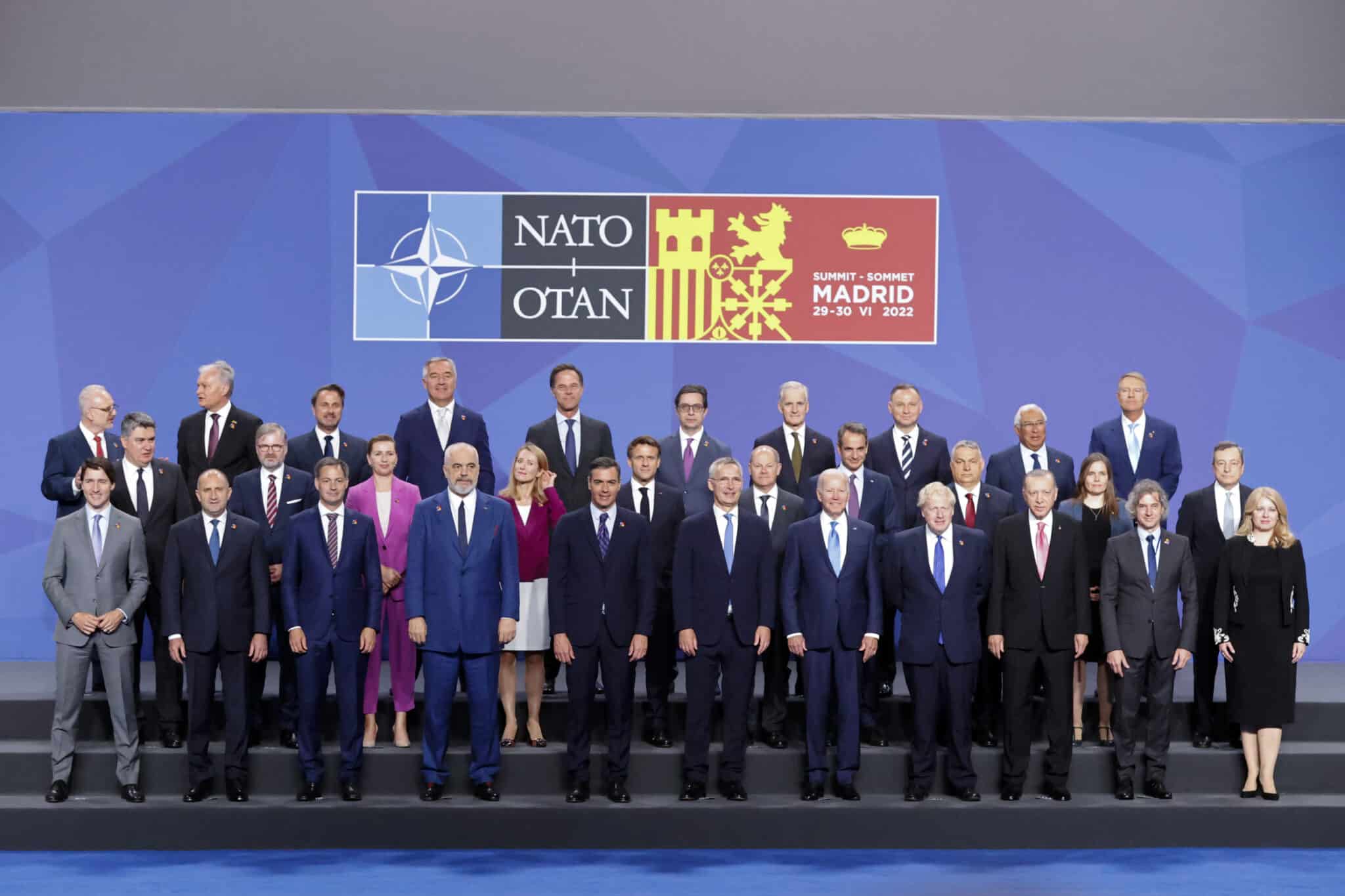 Los líderes de la OTAN posan para la foto oficial durante la primera jornada de la cumbre de la OTAN que se celebra este miércoles en el recinto de Ifema, en Madrid.