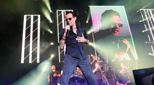 Caos, colas interminables y fallos de sonido en el concierto de Marc Anthony en Madrid