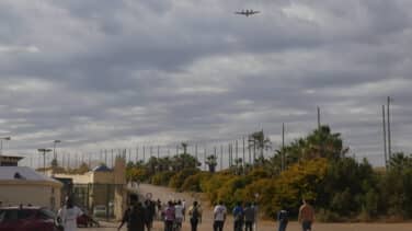 Fallecen 18 inmigrantes cuando intentaban saltar la valla para entrar en Melilla