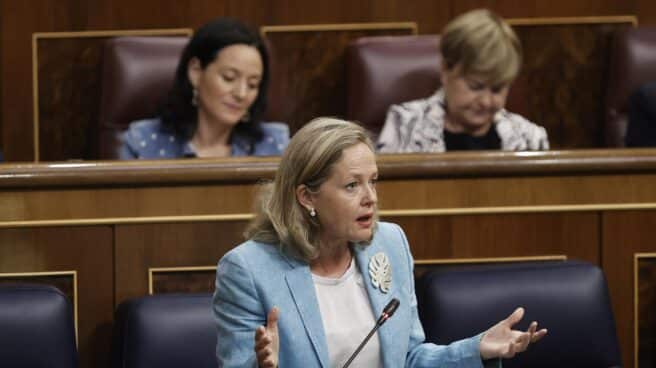 La vicepresidenta primera y ministra de Economía, Nadia Calviño, durante la sesión de control al Gobierno de hoy.