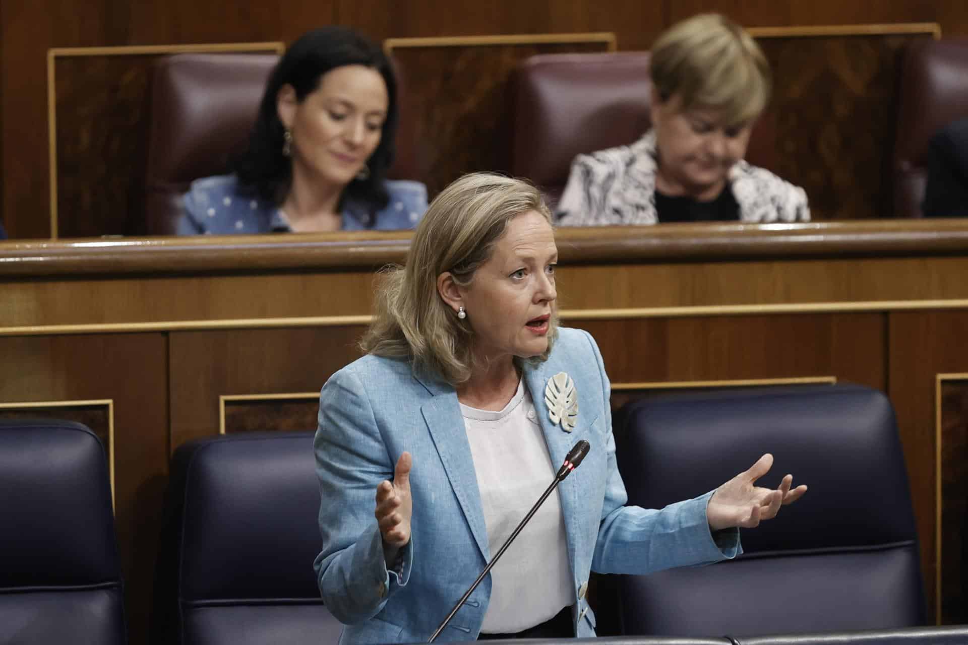 La vicepresidenta primera y ministra de Economía, Nadia Calviño, durante la sesión de control al Gobierno de hoy.