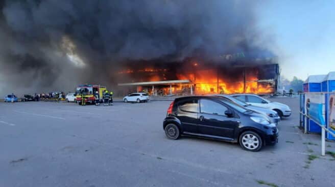 Ataque con misil en un centro comercial de Kremenchuk. Ataque con misil en un centro comercial de Kremenchuk.