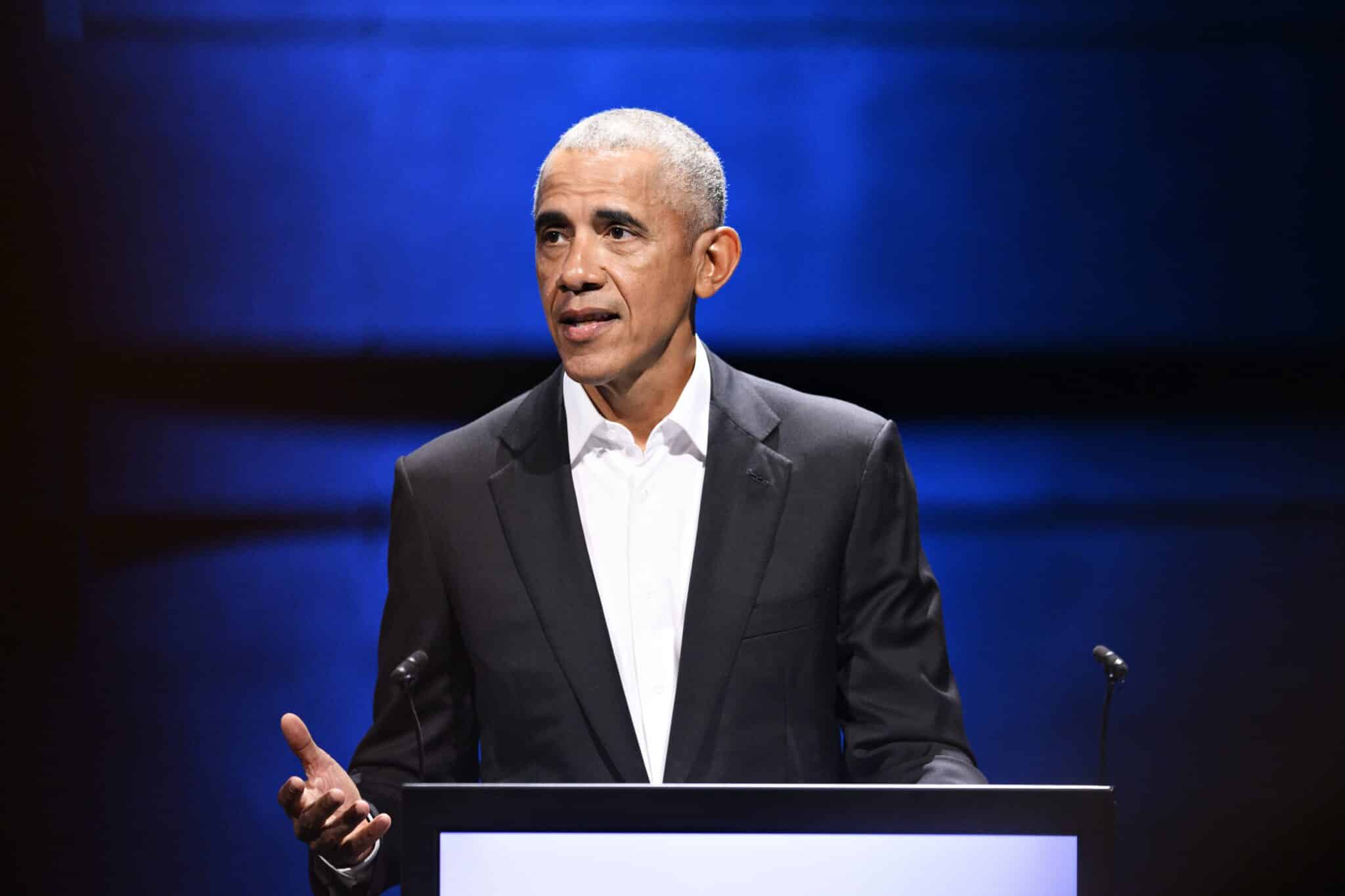 El expresidente estadounidense Barack Obama habla en el evento del Ayuntamiento con la Fundación