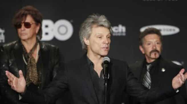 Alec John Such, a la derecha de Jon Bon Jovi y Richie Sambora (izquierda), en 2018