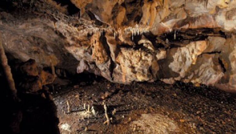 Hallan dos depósitos sepulcrales visigodos en la cueva de La Garma, en Cantabria