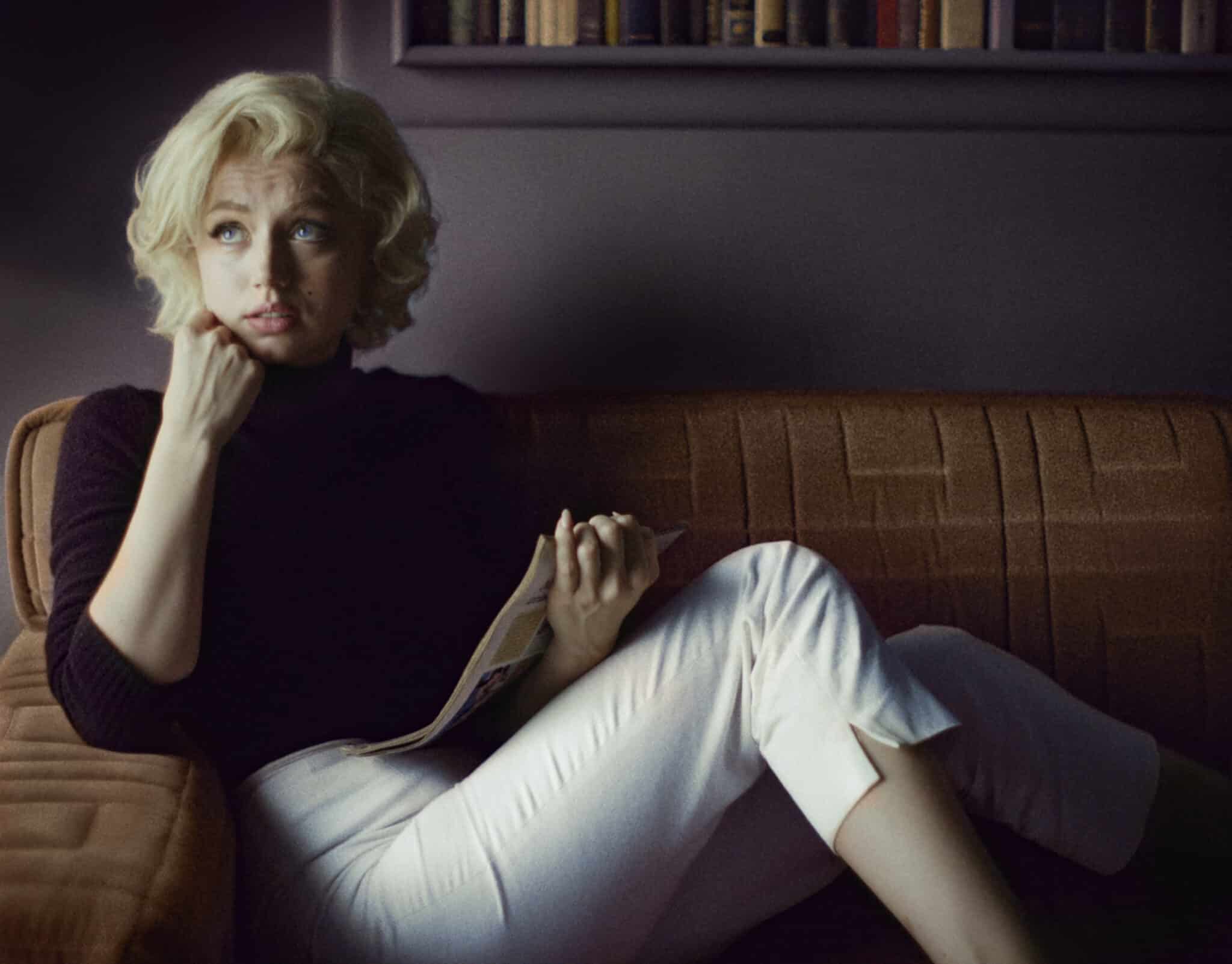 Ana de Armas interpretando a Marilyn Monroe en la película Blonde, sobre la vida de Marilyn