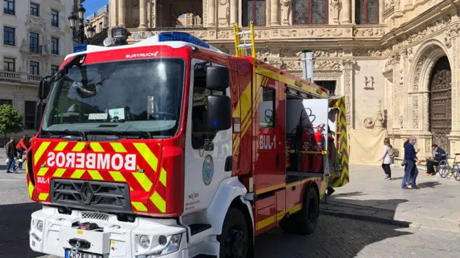 Herida grave una anciana tras incendiarse el sofá de su casa en Sevilla