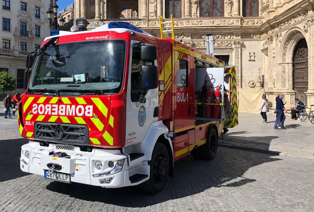 Herida grave una anciana tras incendiarse el sofá de su casa en Sevilla