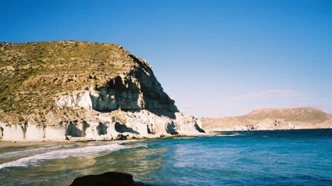 CaladeEnmedioNijasAlmeria