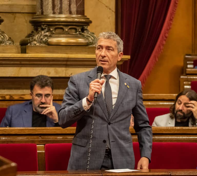 El Parlament aprueba la Ley del catalán entre referencias a Hitler y la Stasi