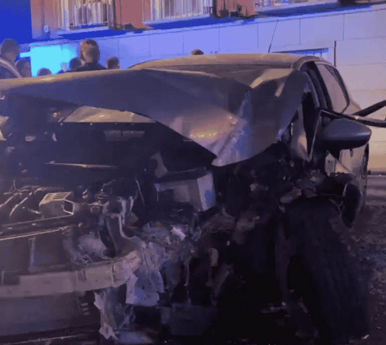 Fallece un conductor al chocar contra una fachada de un edificio en Madrid