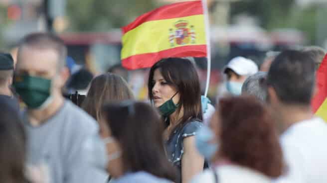 La publicista Cristina Seguí durante una concentración contra la gestión de Pedro Sánchez y Pablo Iglesias en la pandemia