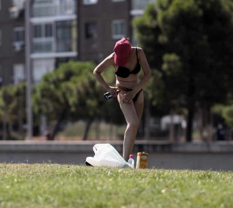 La cuarta parte de la población en España solo utiliza protección solar en verano