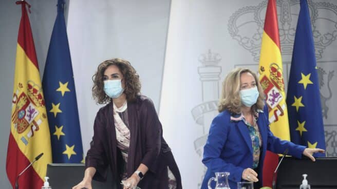 Rueda de prensa posterior al Consejo de Ministros. La ministra Hacienda y Función Pública, María Jesús Montero, y la vicepresidenta y ministra de Asuntos Económicos y Digitalización, Nadia Calviño, en una rueda de prensa.