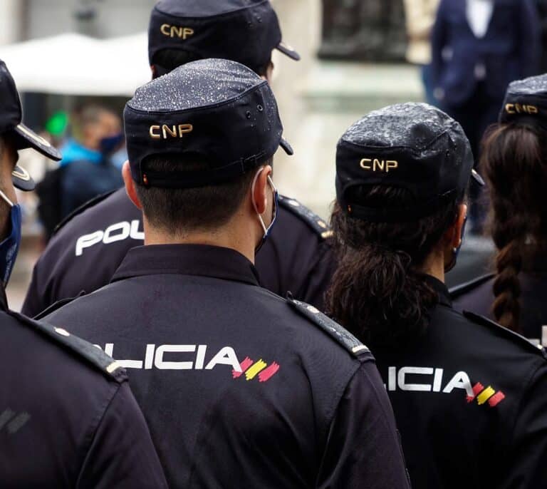 La policía investiga el apuñalamiento de un hombre a dos turistas para intentar robarles en Palma de Mallorca