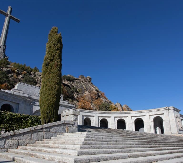 El TSJ de Madrid revoca la suspensión de la licencia para las exhumaciones en el Valle de los Caídos