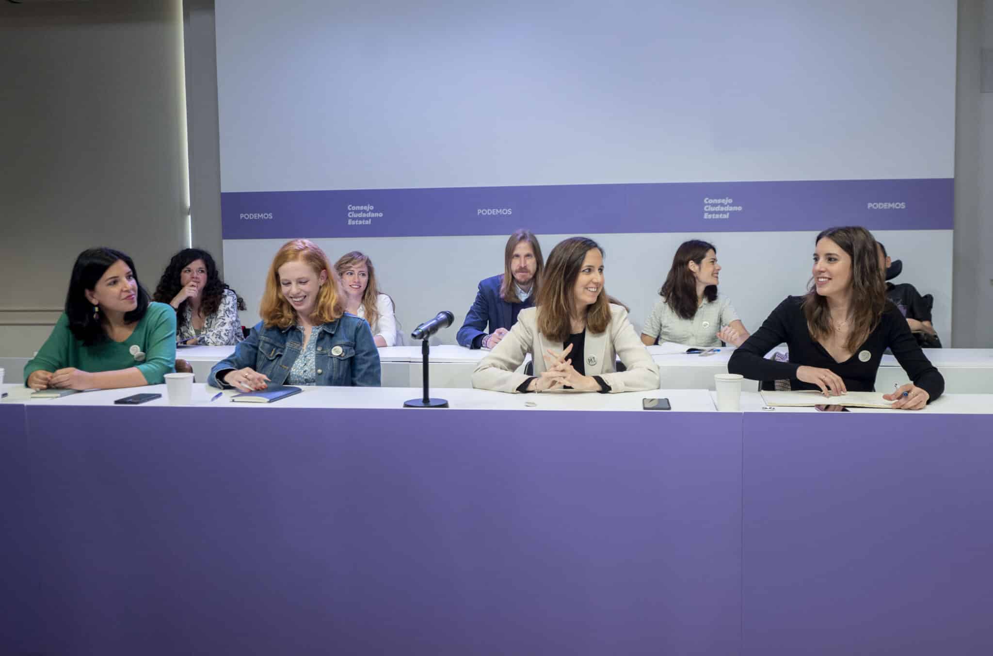 (I-D) La secretaria de Internacional y Relación con otras fuerzas, Idoia Villanueva; la secretaria de Organización de Podemos, Lilith Verstrynge; la secretaria general de Podemos y ministra de Derechos Sociales y Agenda 2030, Ione Belarra y la ministra de Igualdad, Irene Montero